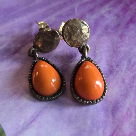 Orange earrings teardrop shaped hammered texture gold tone - Picture 2 of 7